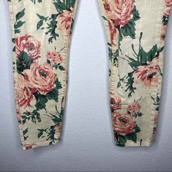 Current Elliott Haystack Floral Jeans‎ in the Stiletto - Picture 4 of 7